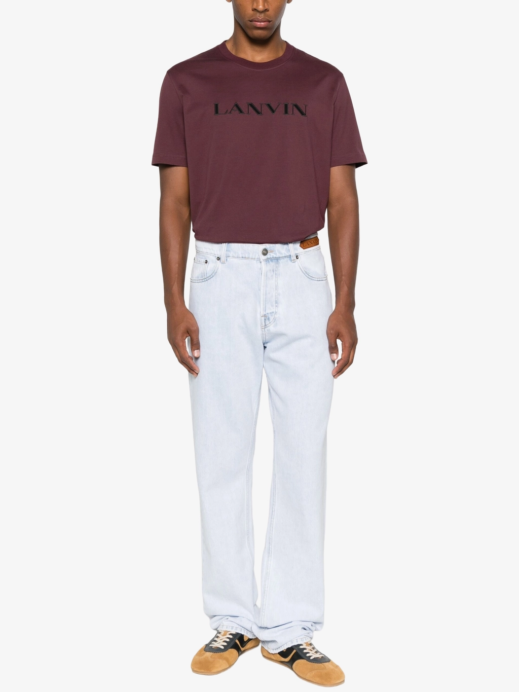 Футболка с вышитым логотипом