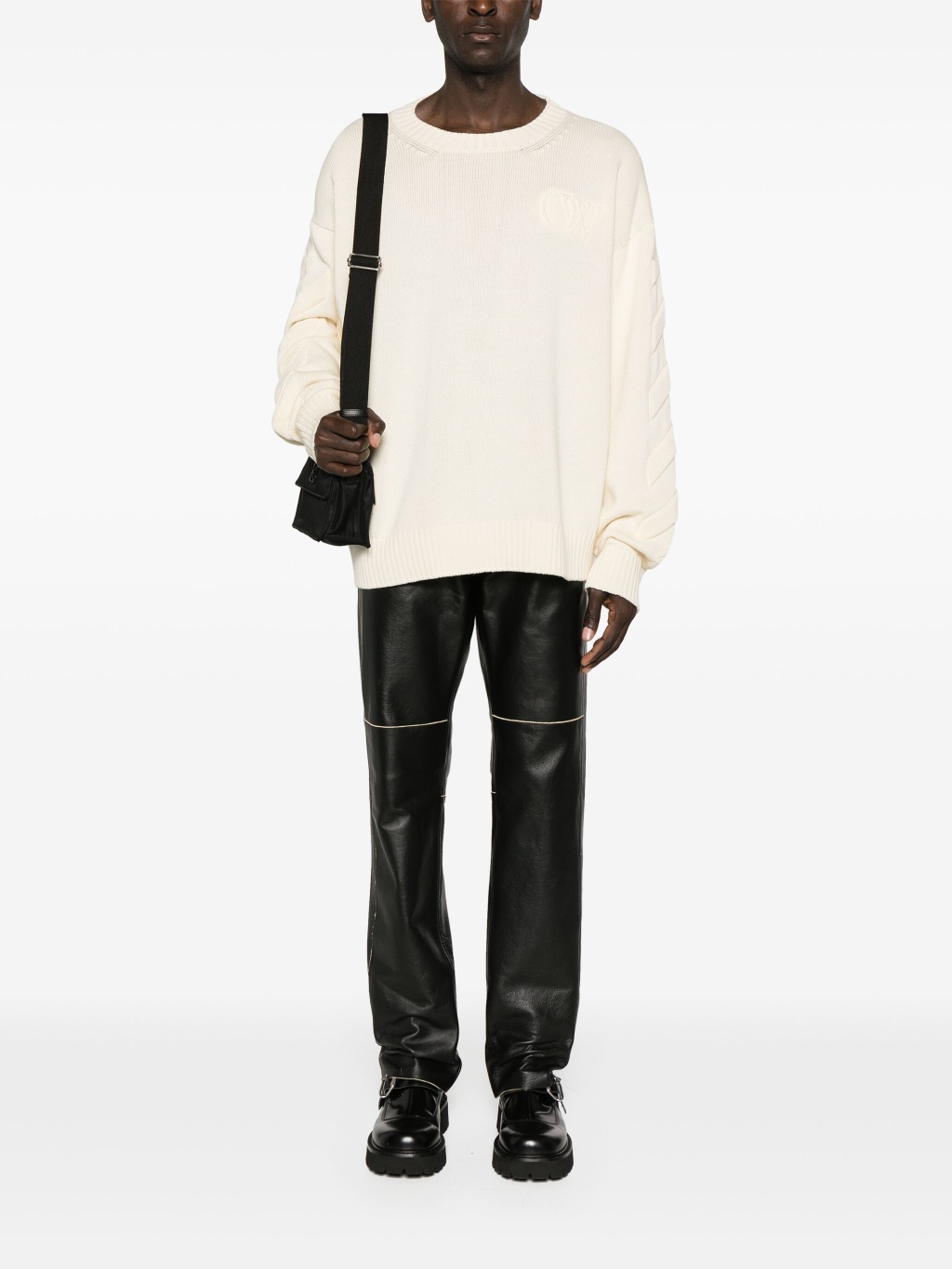 Джемпер с круглым вырезом и диагональной полоской