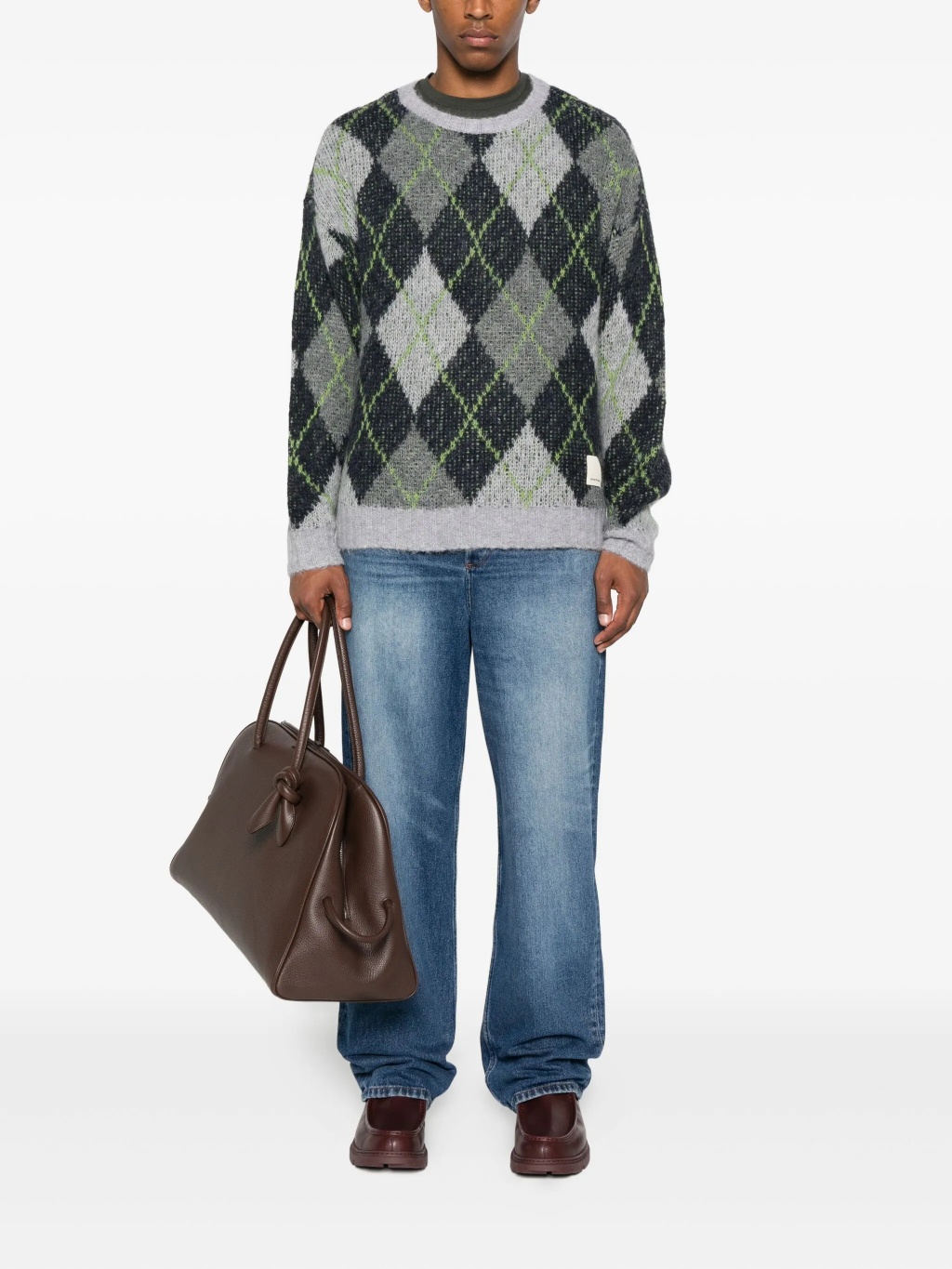 Серый вязаный свитер с узором аргайл