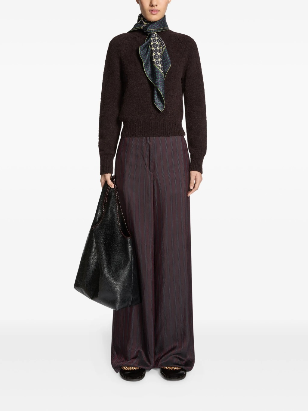 Темно-коричневый шерстяной свитер