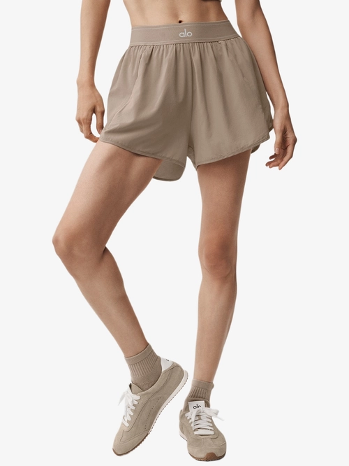 Match point short gravel Alo Yoga — купить в интернет-магазине