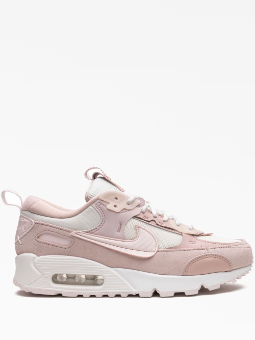 Кроссовки air max 90 futura "barley rose" от nike с розовым оттенком, фирменной деталью в виде логотипа swoosh, нашивкой с логотипом на язычке, замшевой и кожаной отделкой, панельным дизайном, круглым носком, шнуровкой спереди, язычком и задником с петлями, мягкой щиколоткой, фирменной стелькой и подошвой air max.