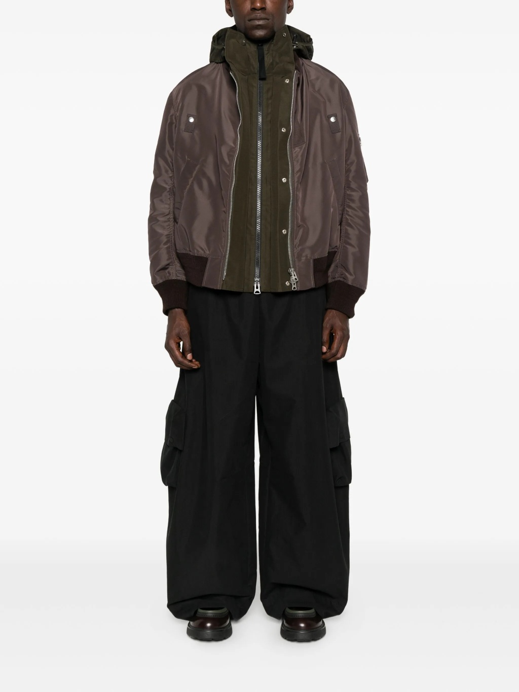 Бомбер с капюшоном на молнии