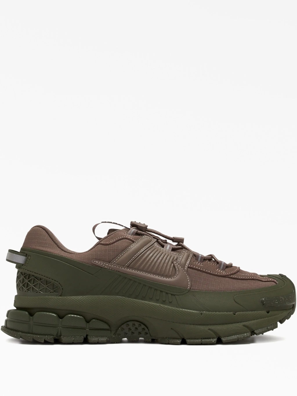 Кроссовки Nike Vomero Roam с массивной подошвой