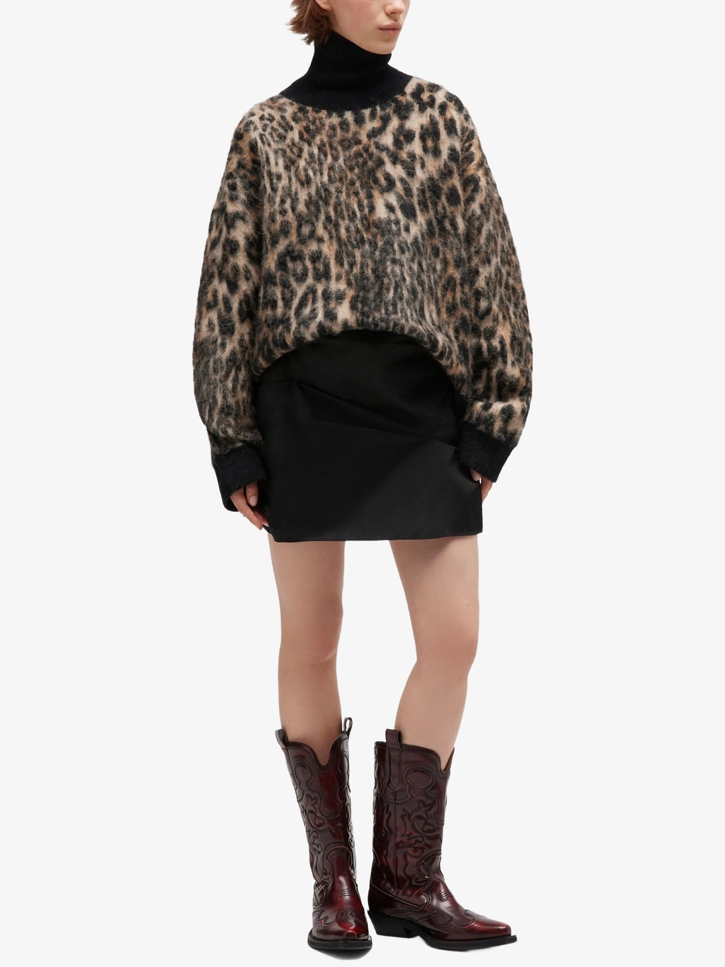 Свитер с воротником-стойкой и леопардовым принтом