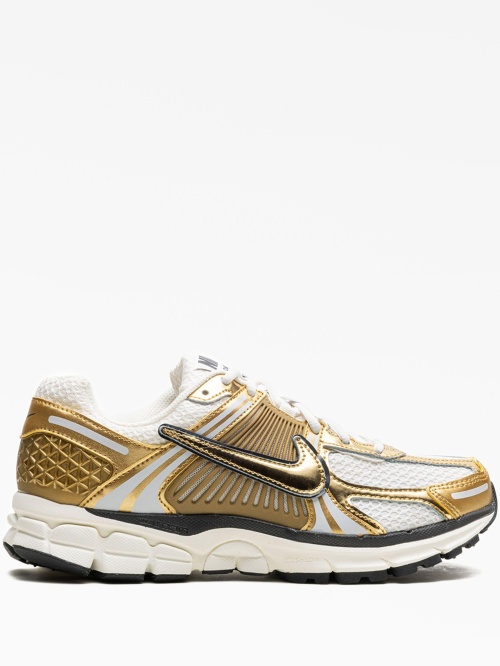 gold tennis shoes nike