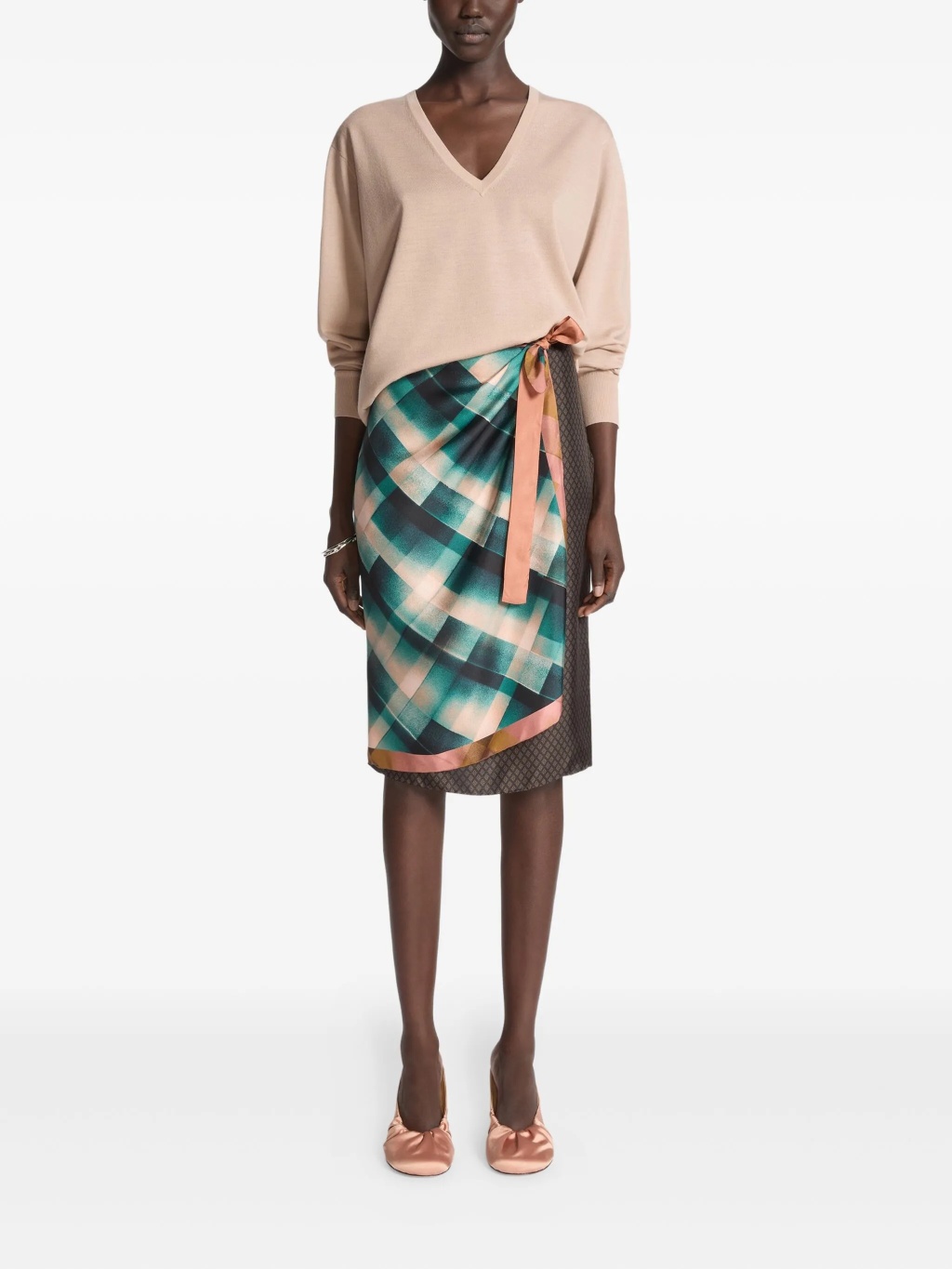 Бежевый свитер с V-образным вырезом из мериносовой шерсти