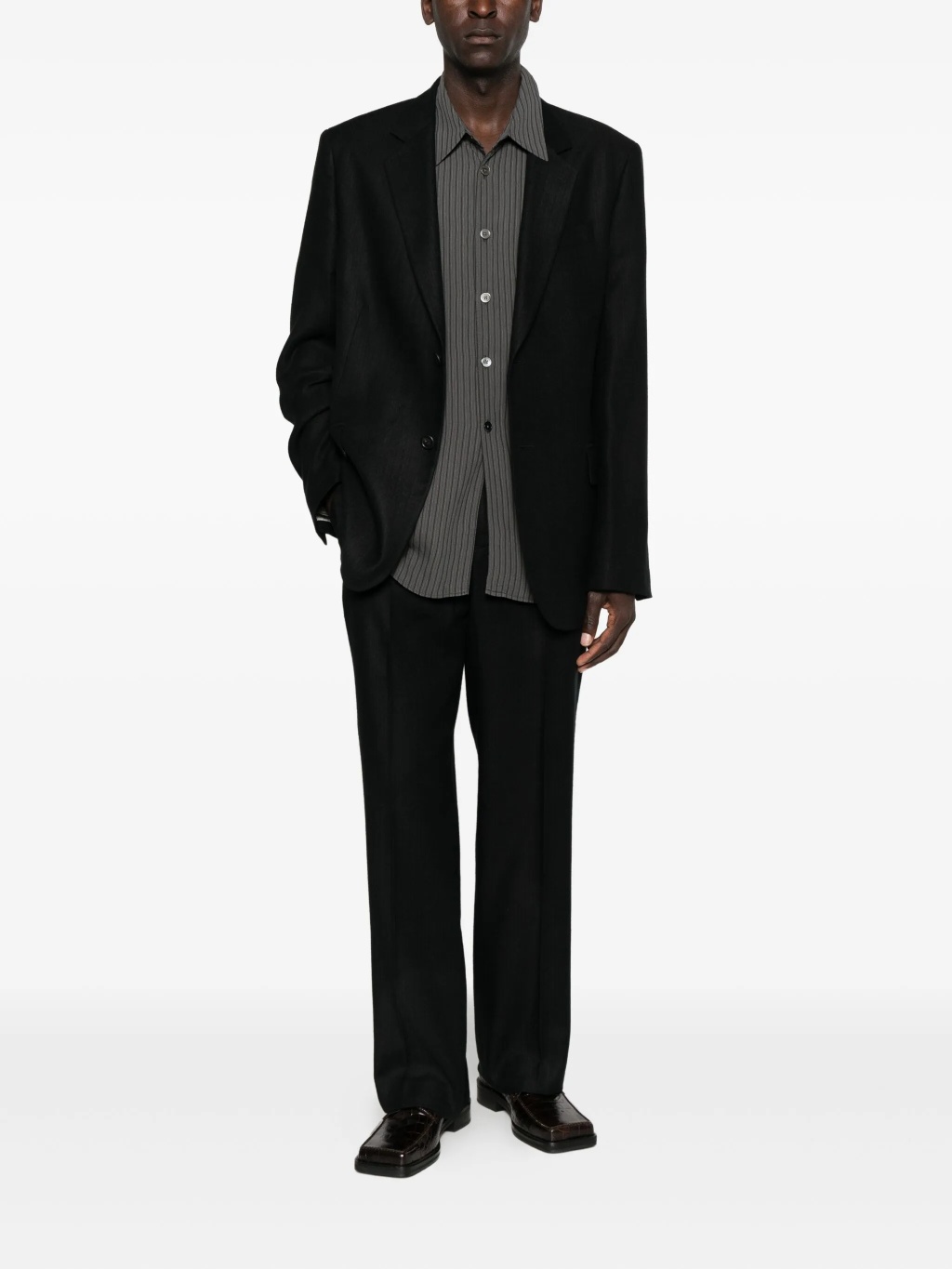 Серая рубашка в полоску с пуговицами